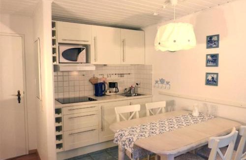 Suddorf Apartment | Discover Hüs Sanskiin Ferienwohnung - Pet & Child Friendly