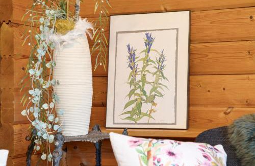 Hayingen House | Discover Hüssli Numero 1: Pet-Friendly Retreat with Pool
