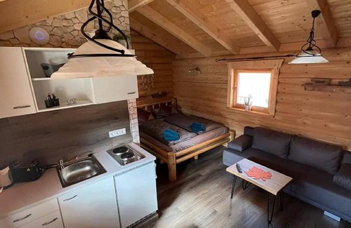 Regenhutte House | Discover Hüttendorf 49 gradnord: Family-Friendly Retreat