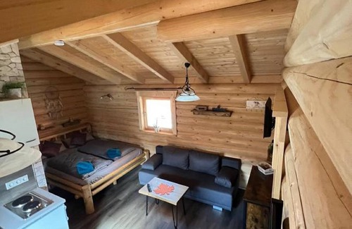 Regenhutte House | Discover Hüttendorf 49 gradnord: Family-Friendly Retreat
