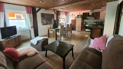 Innernzell House | Experience Hüttenglück: Family-Friendly with Hot Tub Bliss