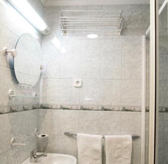 Gyula Hotel | Discover Hőforrás Hotel: Family-Friendly with Pool & Hot Tub