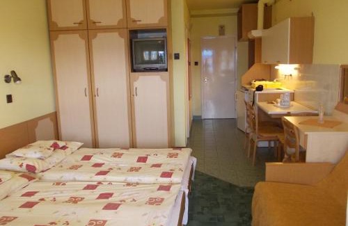 Gyula Hotel | Discover Hőforrás Hotel: Family-Friendly with Pool & Hot Tub