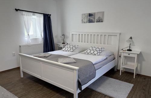 Lokut Apartment | Discover Hűvösvölgy Vendégház: 10/10 with Spa & Pool