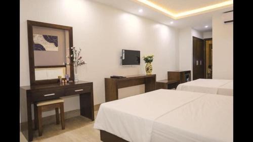Sam Son Hotel | Relax at FLC Sầm Sơn: Pet-Friendly with Pool & Dining