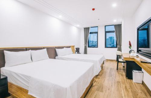 Sam Son Hotel | Relax at FLC Sầm Sơn: Pet-Friendly with Pool & Dining