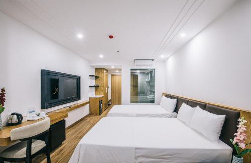 Sam Son Hotel | Relax at FLC Sầm Sơn: Pet-Friendly with Pool & Dining