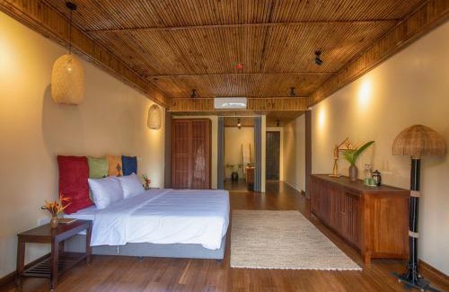Bai Lang House | Oceanfront HỒ ĐÁ CỔ THIÊN LONG RESORT with Hot Tub & Pool