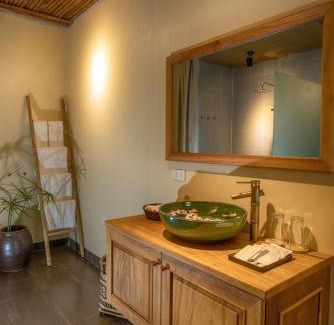 Bai Lang House | Oceanfront HỒ ĐÁ CỔ THIÊN LONG RESORT with Hot Tub & Pool