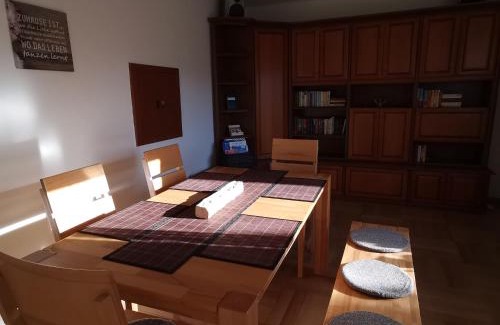 Merkers House | Inviting Auszeit: Family-Friendly with Hot Tub & Kitchen
