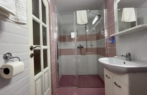 Vama Veche House | Pet-Friendly Escape at H by Hambar - Rated 9/10
