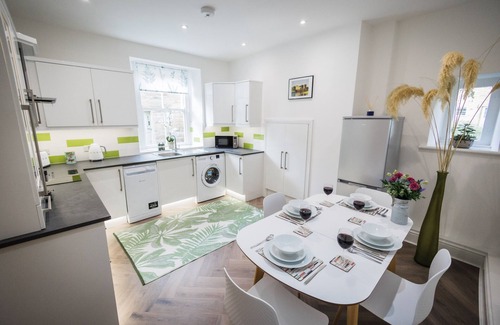 Staindrop House | Discover H C Property - The Old Pack Horse, Pet Friendly Stay