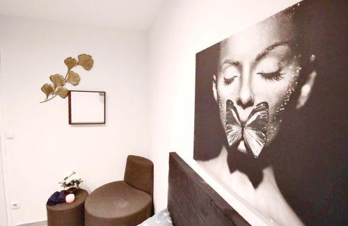 Wahring Apartment | Experience Comfort at H Elite Apartment KS with Pool Access