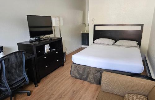 Idaho Springs Hotel | Convenient H&H Motor Lodge: Pet and Child Friendly Stay