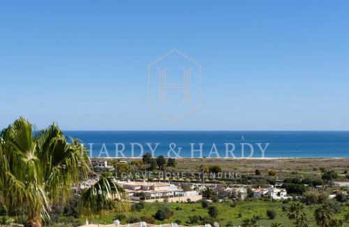 Telheiro Apartment | H&H Amazing Apartment with Panoramic Sea Views & Pool