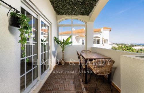 Telheiro Apartment | H&H Amazing Apartment with Panoramic Sea Views & Pool