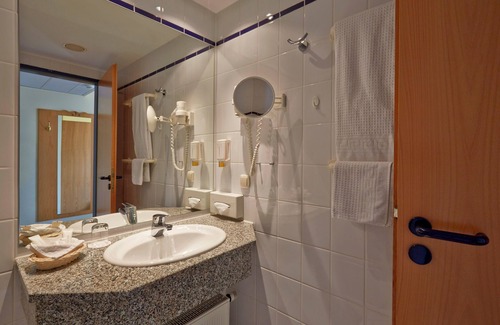 Reinhardsbrunn Hotel | Relax at H+ Hotel & SPA Friedrichroda: 4-Star Comfort Awaits