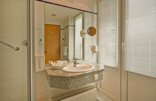 Reinhardsbrunn Hotel | Relax at H+ Hotel & SPA Friedrichroda: 4-Star Comfort Awaits