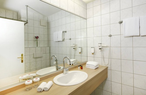 Niedernhausen Hotel | Relax at H+ Hotel Wiesbaden Niedernhausen with Spa & Pool