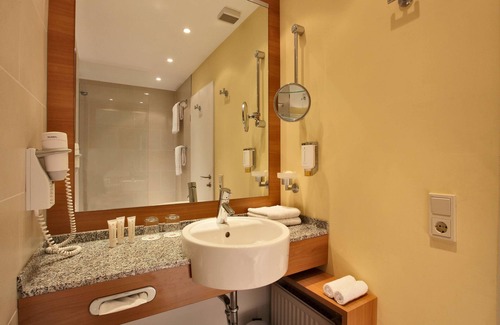 Usseln Hotel | Relax at H Plus Hotel Willingen: Pool, Spa & Family-Friendly