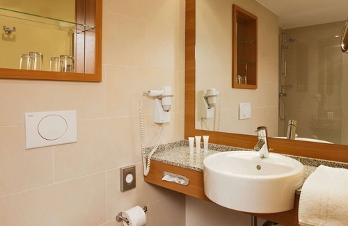 Usseln Hotel | Relax at H Plus Hotel Willingen: Pool, Spa & Family-Friendly