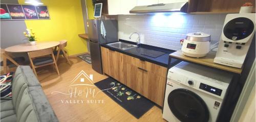Kuantan Apartment | Refreshing H&M Valley Suite with Pool View & Hot Tub