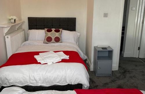 Plymouth Apartment | H & P Accommodation: Guest Rated 9/10 for a Memorable Stay