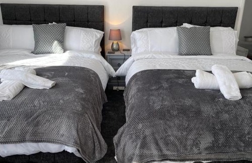 Plymouth Apartment | H & P Accommodation: Guest Rated 9/10 for a Memorable Stay