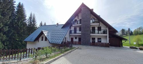 Rokytnice nad Jizerou Apartment | Inviting H&P Apartmán Rokytno 6 with Pool and Family Features