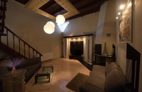 Arad Apartment | Top-Rated H & V Residence - Split Level Apartment Awaits