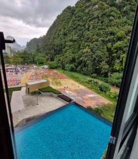 Ulu Kinta Apartment | Relaxing H&W Sunway Onsen Suite with Pool & Hot Tub