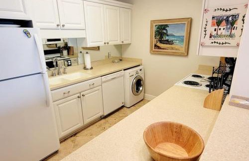 Demere Park House | Cozy Retreat with Comfy King Bed and Pet-Friendly Amenities