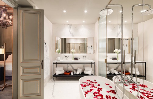 Eixample Hotel | Eco-Friendly Retreat at H10 Casa Mimosa - Rated 9.8/10