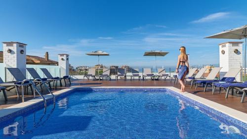 Salou City Centre Hotel | Relax at H10 Delfín - Adults Only with Oceanfront Views