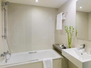 Newington Hotel | Stylish H10 London Waterloo: Family-Friendly Comfort Awaits