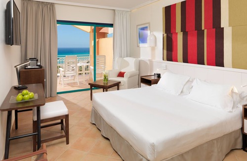 Bahia Calma Hotel | Relax at H10 Playa Esmeralda - Adults Only Retreat