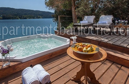 San Carlos de Bariloche House | Experience a 5-Bedroom Chalet with Private Beach & Jacuzzi