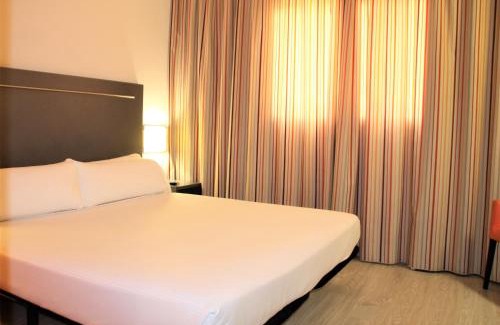 Fuenlabrada Hotel | Comfortable H2 Fuenlabrada: Rated 8.5/10 with Dining and More