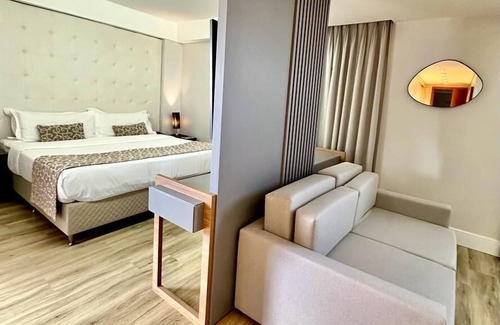 Santo Agostinho Hotel | Convenient H2 Platinum Lourdes with Pool and Spa Amenities