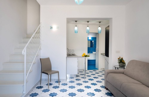 Liparlati Apartment | Seaside Serenity at H20 Marine Apt with Spa & Breakfast