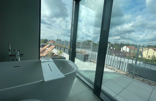 Bernau bei Berlin Hotel | Premium H24 Stadthotel Bernau: Family-Friendly Comfort