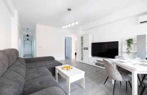 Perchel Norte Apartment | Oceanfront H2M Marmoles with 3 Bedrooms & Balcony Retreat