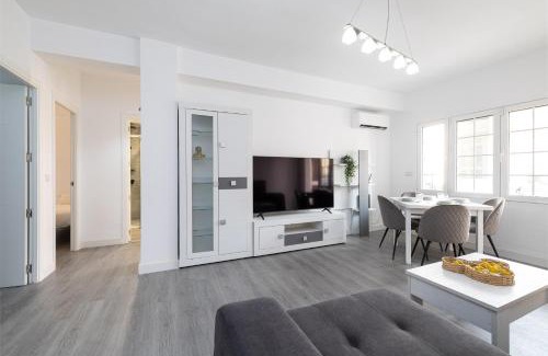 Perchel Norte Apartment | Oceanfront H2M Marmoles with 3 Bedrooms & Balcony Retreat