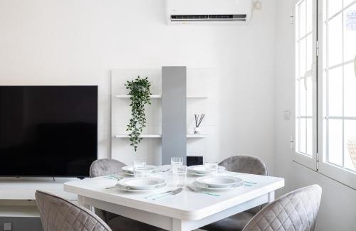 Perchel Norte Apartment | Oceanfront H2M Marmoles with 3 Bedrooms & Balcony Retreat