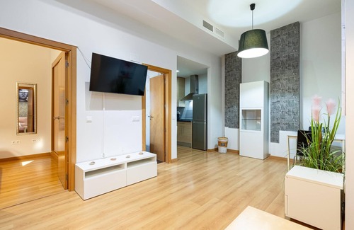 La Victoria Apartment | H2M Victoria 13 Smart TV Quiet Ideal for working