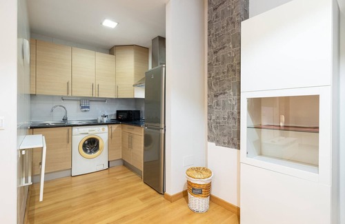 La Victoria Apartment | H2M Victoria 13 Smart TV Quiet Ideal for working