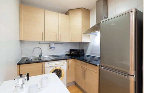 La Victoria Apartment | H2M Victoria 13 Smart TV Quiet Ideal for working