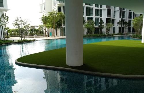 Ara Damansara Apartment | Elevated H2O Studio Near Subang Airport with Pool & Hot Tub