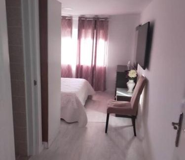 El Grao de Castellon Apartment | Cozy Room with Private Bath Near the Beach, Family-Friendly