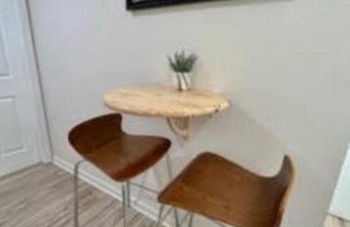 Stamford Apartment | Stylish H3 Studio Bedroom in Downtown Stamford, Pet Friendly